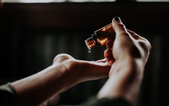Pelumas Alami vs Pelumas Kimia Mana Lebih Baik
