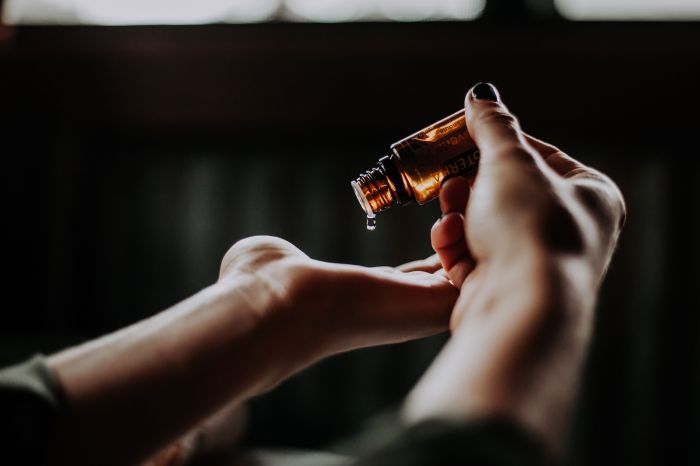 Pelumas Alami vs Pelumas Kimia: Mana Lebih Baik?
