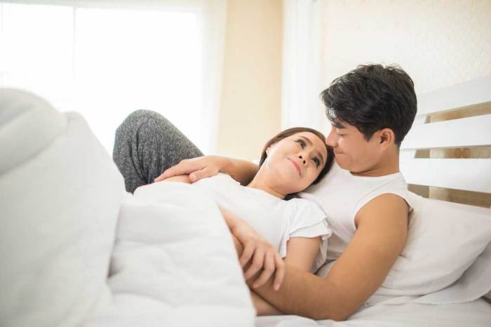 8 Posisi Berhubungan Suami Istri Favorit Wanita, Pria Harus Tahu ... Gaya Bercinta Sehat yang Direkomendasikan Ahli Seksologi