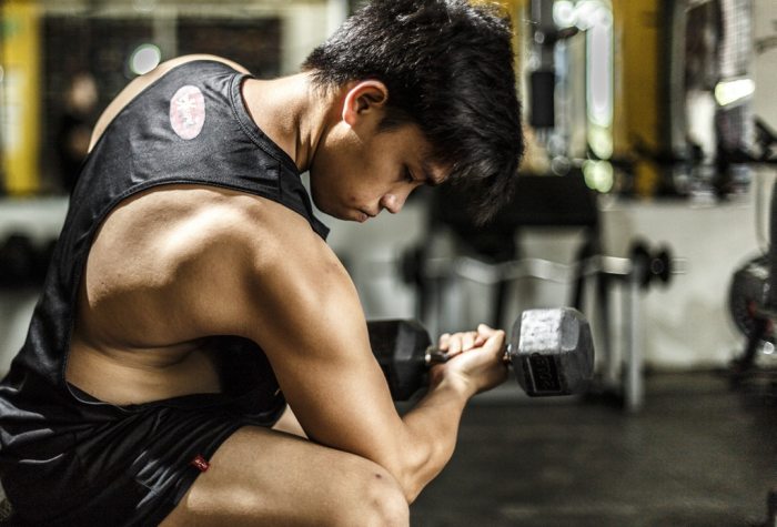 Tips untuk Menjaga Konsisten dalam Latihan Beban Cara Menjaga Kebugaran Tanpa Harus ke Gym