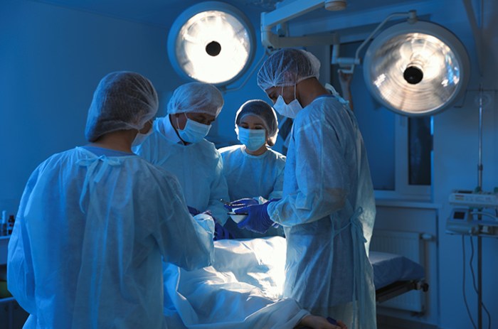 Operasi Tumor Otak - Tujuan, Jenis, dan Prosedur | Halodoc Apa yang Dilakukan Pasien Ini Hingga Sembuh dari Tumor Otak?