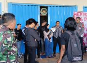 Warga Demo di Makassar Terkait Temuan Belatung di Nampan MBG