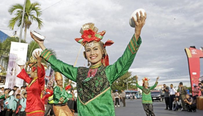 40 Pantun Minang Lucu yang Menghibur, Berkesan dan Penuh Makna