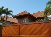 12 Model Pagar Kayu Minimalis Susun Miring untuk Privasi yang Rapi dan Estetik