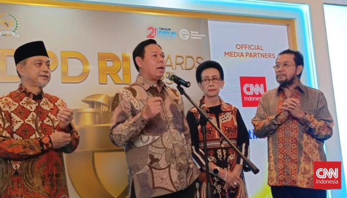 Daftar Penerima DPD Award 2025 Termasuk Khofifah Indar Parawansa