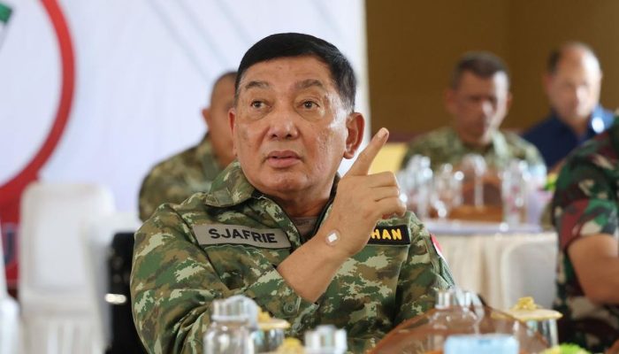 Tinjauan Menhan Sjafrie terhadap Yonif di Pulau Buru untuk Pertahanan Wilayah Terdepan