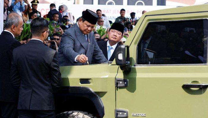 Prabowo Minta Anggota Gunakan Mobil Maung