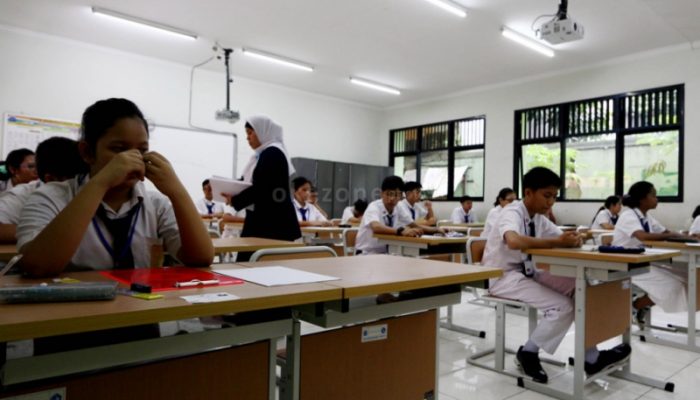 Tes Bahasa Asing dan Esai dalam Pembudayaan Menulis Sejak Dini