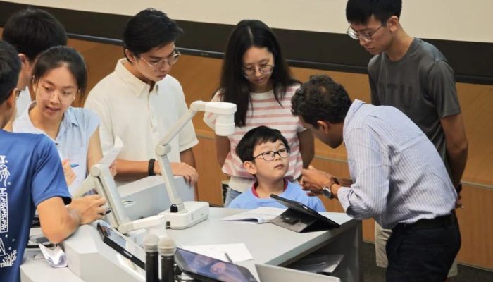 Bocah Kelas 1 SD Ber-IQ 154 Ikut Kuliah Kimia, Netizen: Umur Segitu Saya Lagi Main Layangan