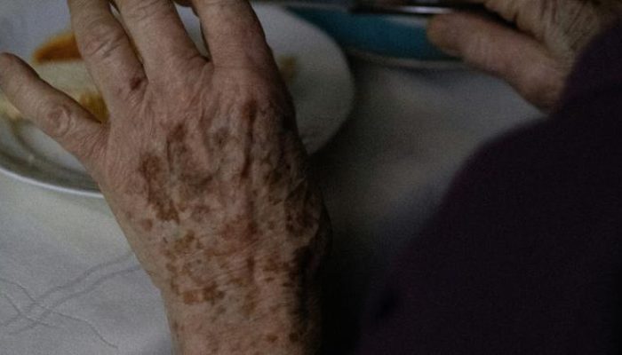 Generasi Sandwich Rentan Stres dan Kelelahan, Ini Bentuk Dukungan yang Dapat Diberikan