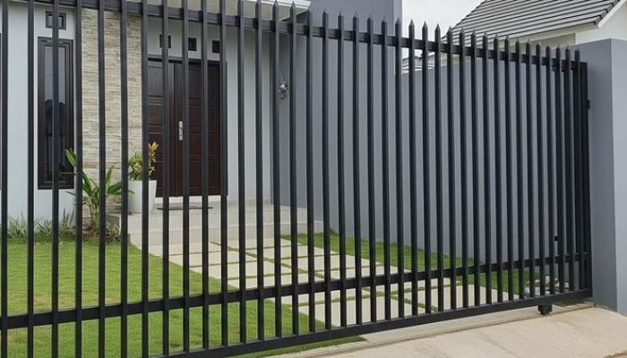 10 Ide Pagar Rumah Anti Maling dari Hollow Galvanis Kuat untuk Hunian Minimalis