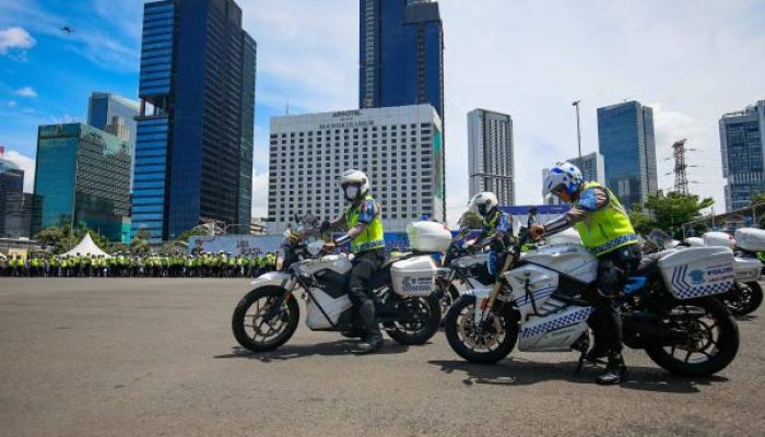 Pemotor Paling Banyak Lawan Arus dan Menggunakan HP Saat Berkendara