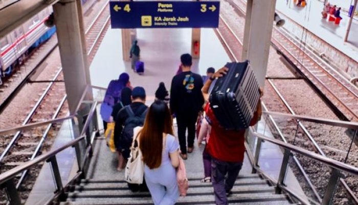 Daftar Kereta Api Tak Berhenti di Jatinegara Mulai 1 Desember 2025