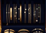 15 Rekomendasi Gelang Emas Elegan untuk Ibu Paruh Baya yang Tak Lekang oleh Waktu