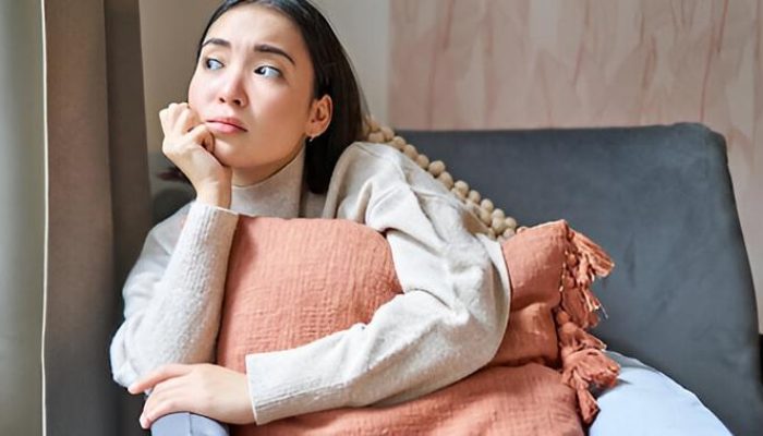 Naksir Orang Lain Saat Pacaran? Inilah Cara Bijak Menanganinya