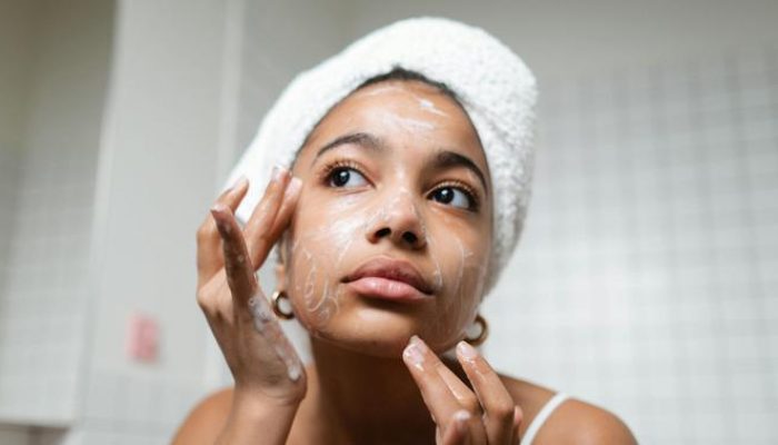9 Mitos Tentang Kulit Berminyak yang Sering Salah Dikenali