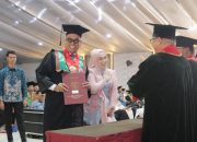 Riwayat Pendidikan Uya Kuya Baru Lulus S2 Hukum Tesis Bahas Penjarahan Rumah Pribadi