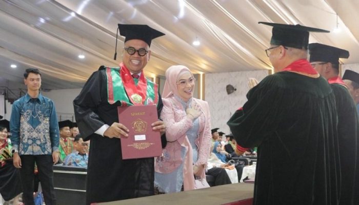 Riwayat Pendidikan Uya Kuya Baru Lulus S2 Hukum Tesis Bahas Penjarahan Rumah Pribadi