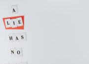 Penyebab Seseorang Sering Berbohong dalam Hubungan