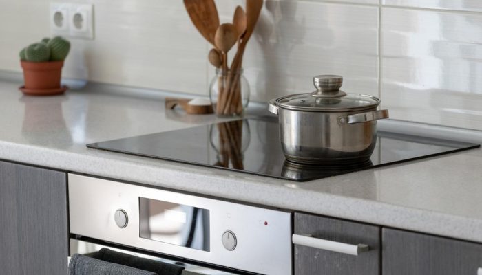 7 Cara Menyimpan Peralatan Dapur agar Lemari Rapi dan Bebas Lengket