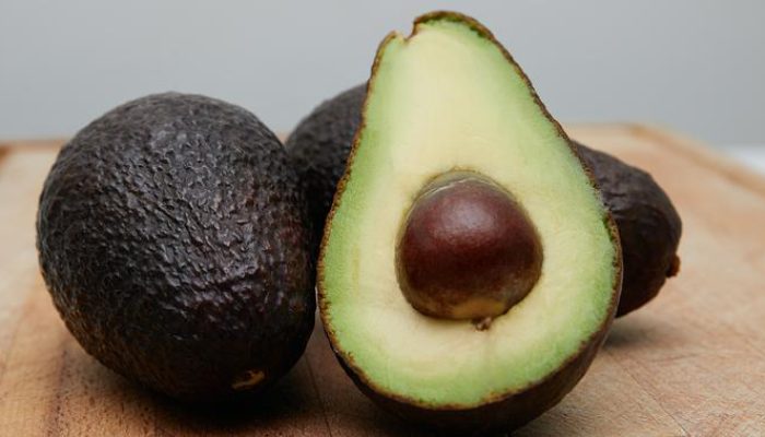 5 Manfaat Kulit Alpukat untuk Kesehatan dan Kecantikan Wajah yang Bersinar