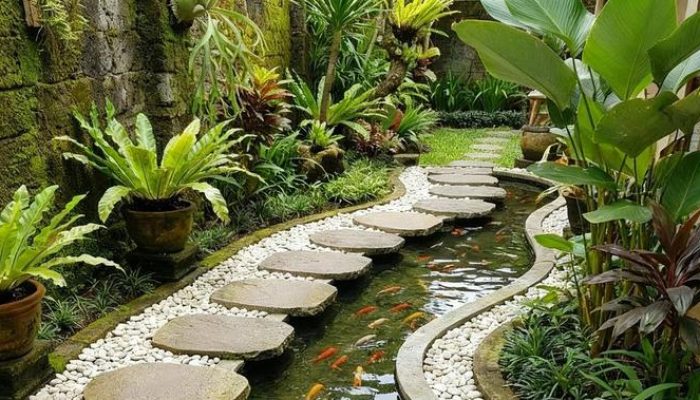 15 Ide Kolam Ikan Mini untuk Halaman Sempit yang Menarik dan Estetik