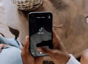 Nonchalant: Asal Usul di Medsos, Contoh Penggunaan, dan Sisi Positif Negatifnya