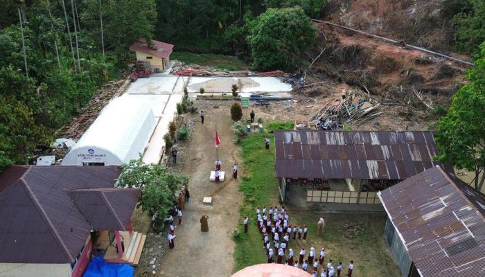 Siswa SD Tanah Datar Sumbar Mengalami 2 Bulan Belajar di Tenda Darurat