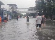Banjir Tenggelamkan Jalan Mangga Dua Raya, 2 Bus Transjakarta Tersangkut