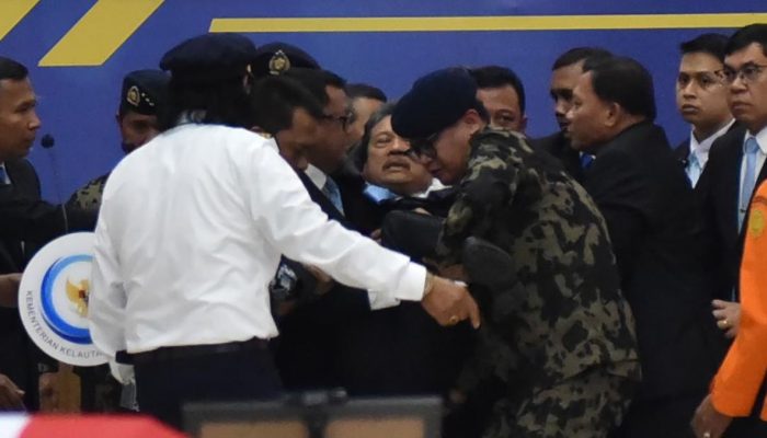 Pingsan Saat Lepas Jenazah Korban ATR, Menteri KKP Mengaku Kelelahan