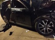 Mobil Seruduk Warga Kabur, Tertabrak Kereta Api di Jakarta Utara