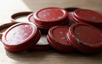 5 Langkah Mudah Membuat Jam Dinding Dapur Floral dari Tutup Toples Bekas