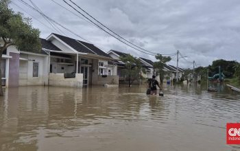 Banjir 10 Hari di Mekar Baru Tangerang Ratusan Keluarga Masih Terisolasi