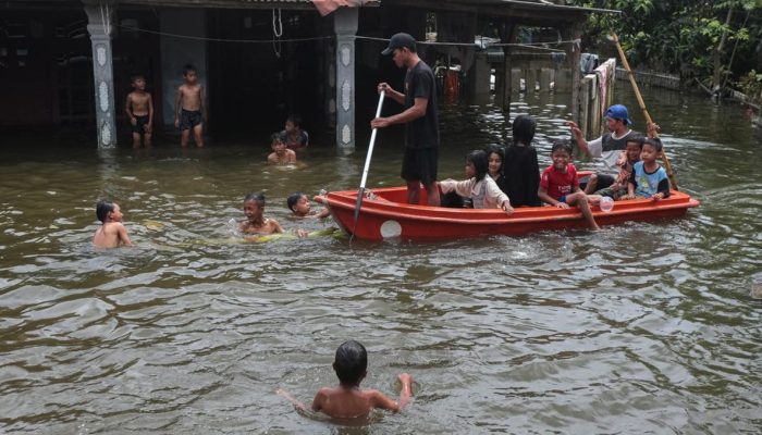 23 Hari Terendam Banjir, Aktivitas Warga Kuranji Banten Terhenti Total