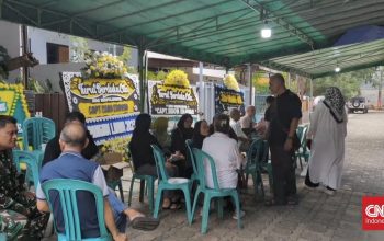 Jenazah Pilot Capt Enggon Tiba di Rumah Duka Ciputat