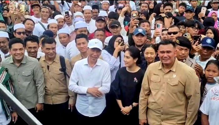 Jokowi Hadiri Kirab PSI di Tegal dan Tertawa Saat Kaesang Membuka Acara